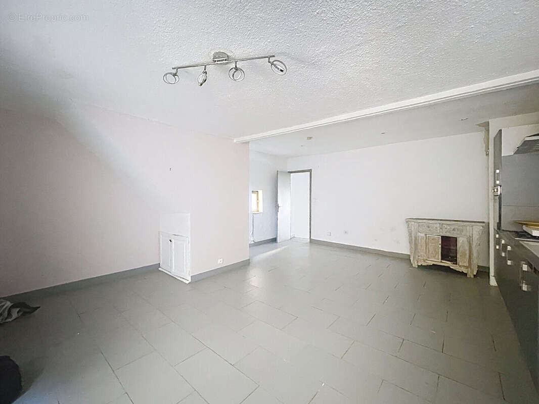 Appartement à LA TOUR-D'AIGUES