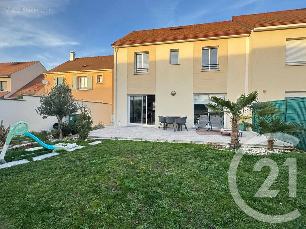 Maison à DAMMARTIN-EN-SERVE