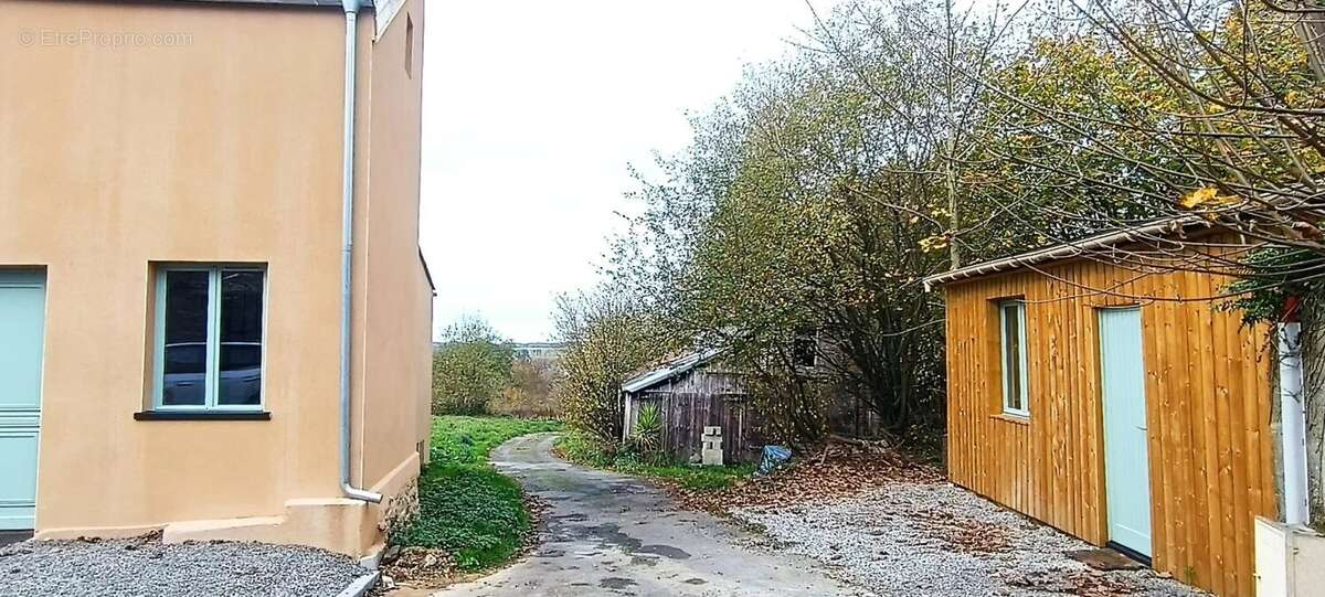 Maison à BAZOUGES-LA-PEROUSE