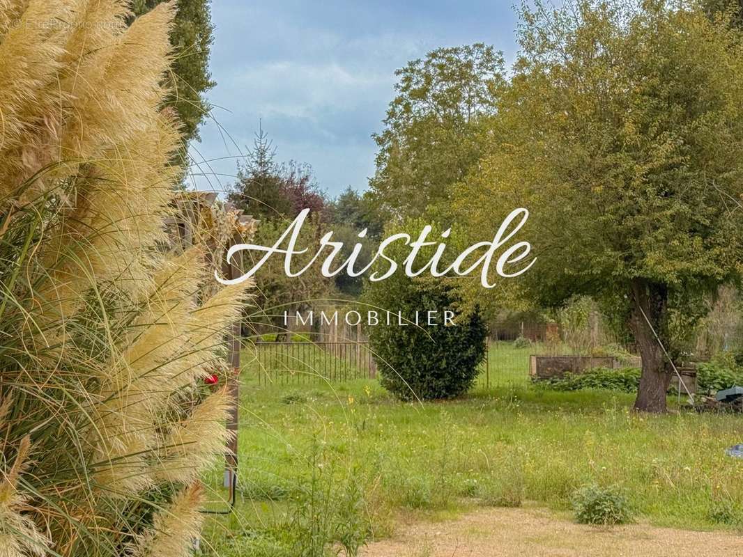 : - Maison à CLERY-SAINT-ANDRE