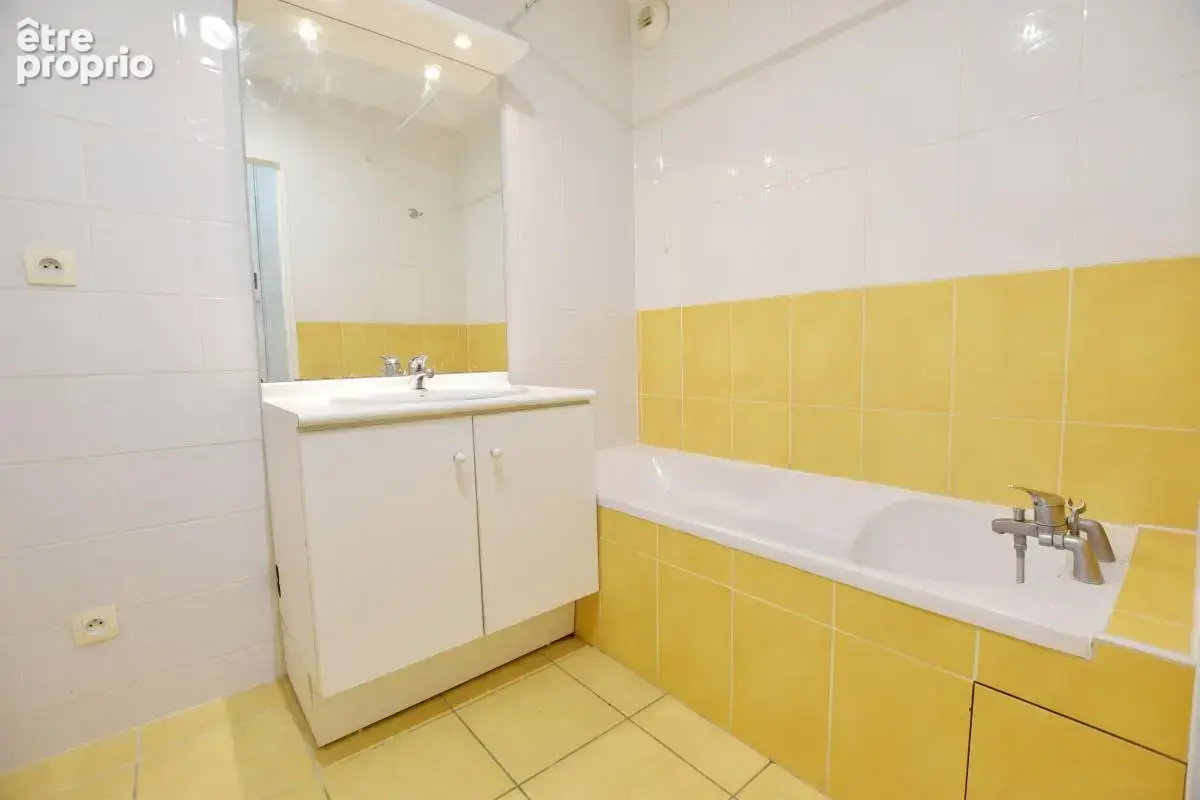 Appartement T2 À Vendre avec garage fermé / résidence sécurisée / parc arboré avec piscine - photo 14