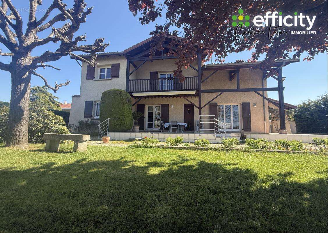 Maison à MONTROND-LES-BAINS