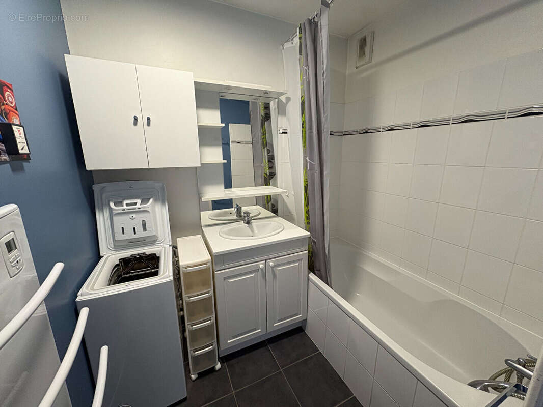 HAUBOURDIN - Appartement 3 pièces de 69 m² avec balcon plein sud, garage et parking - photo 8