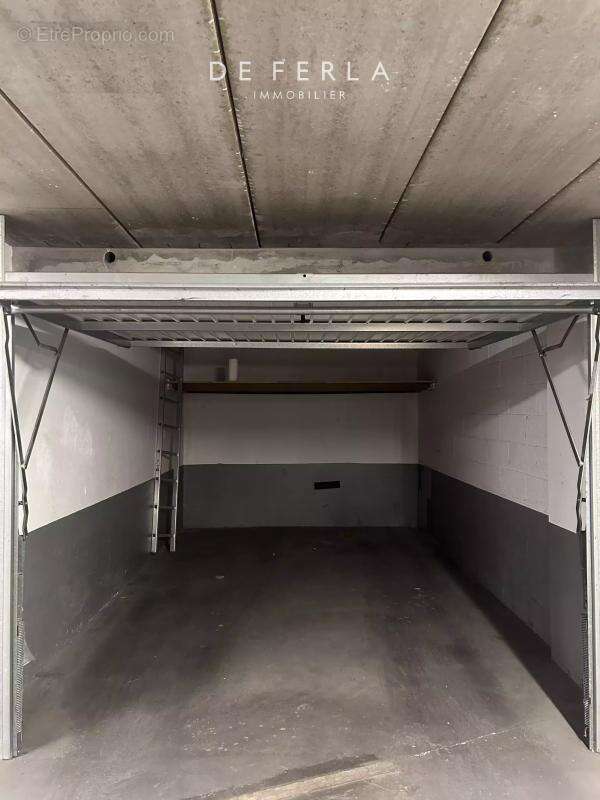 Parking à PARIS-15E