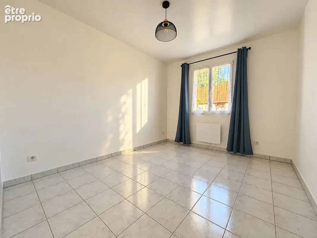 Secteur Arnage  Maison - 3 chambres, jardin et garage - photo 9