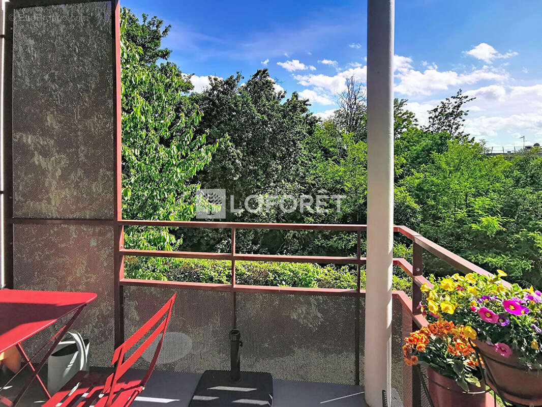 Appartement à GENAY