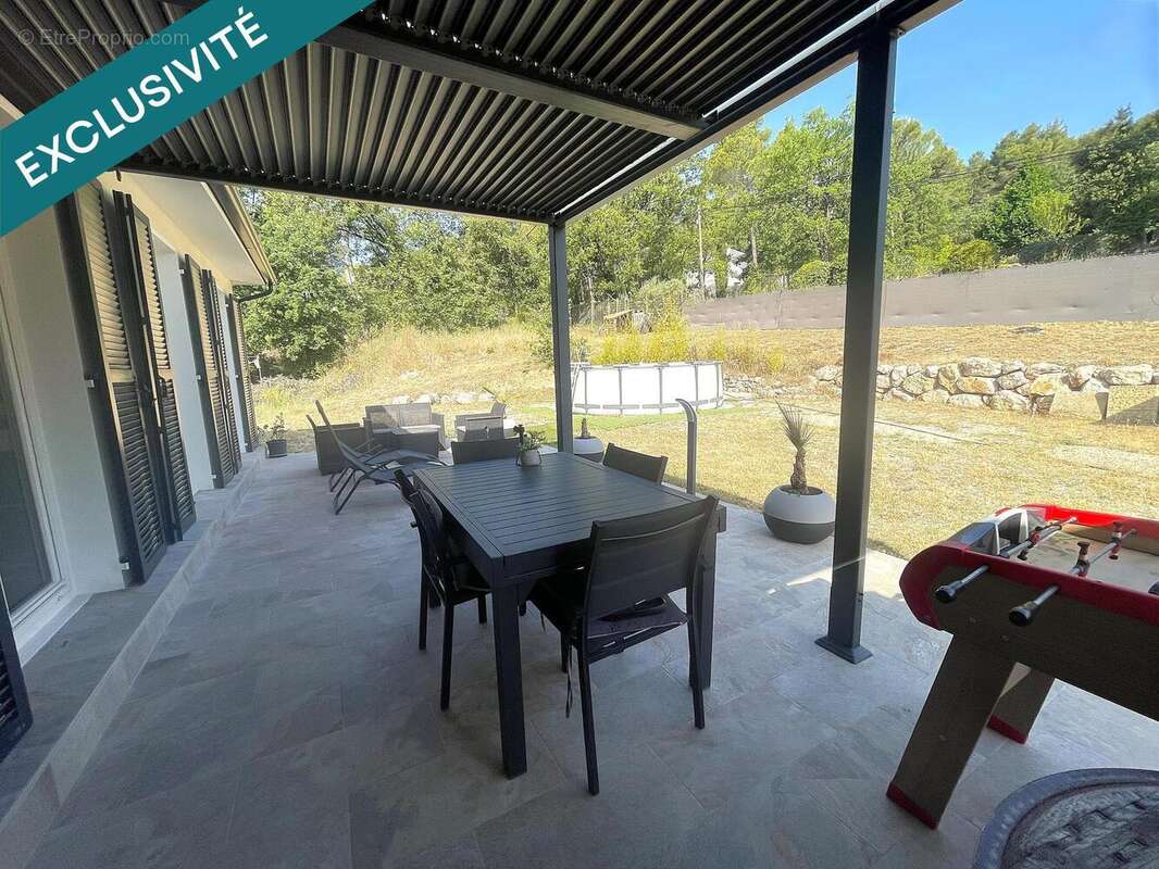 Photo 2 - Maison à LA ROQUE-D&#039;ANTHERON