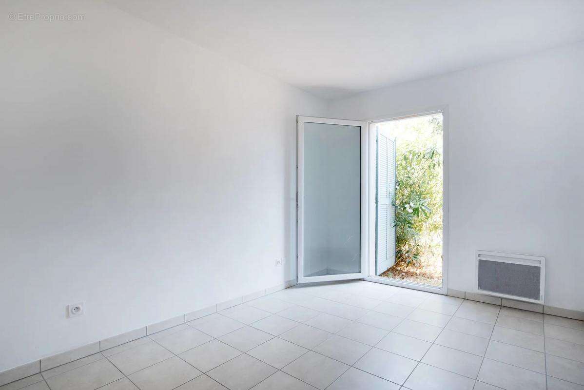 Appartement à ROQUEBRUNE-SUR-ARGENS