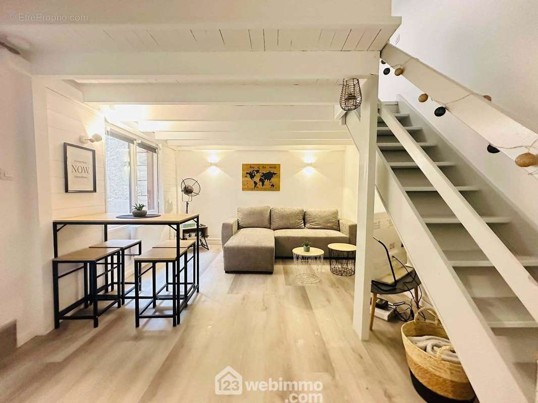 Toutes les fenêtres sont en double vitrage - Appartement à LAON