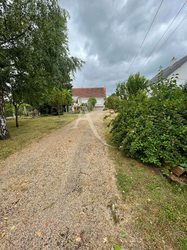 Maison à SAINT-JEAN-DE-BRAYE
