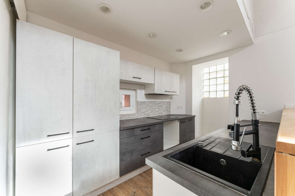 Appartement à MARSEILLE-4E