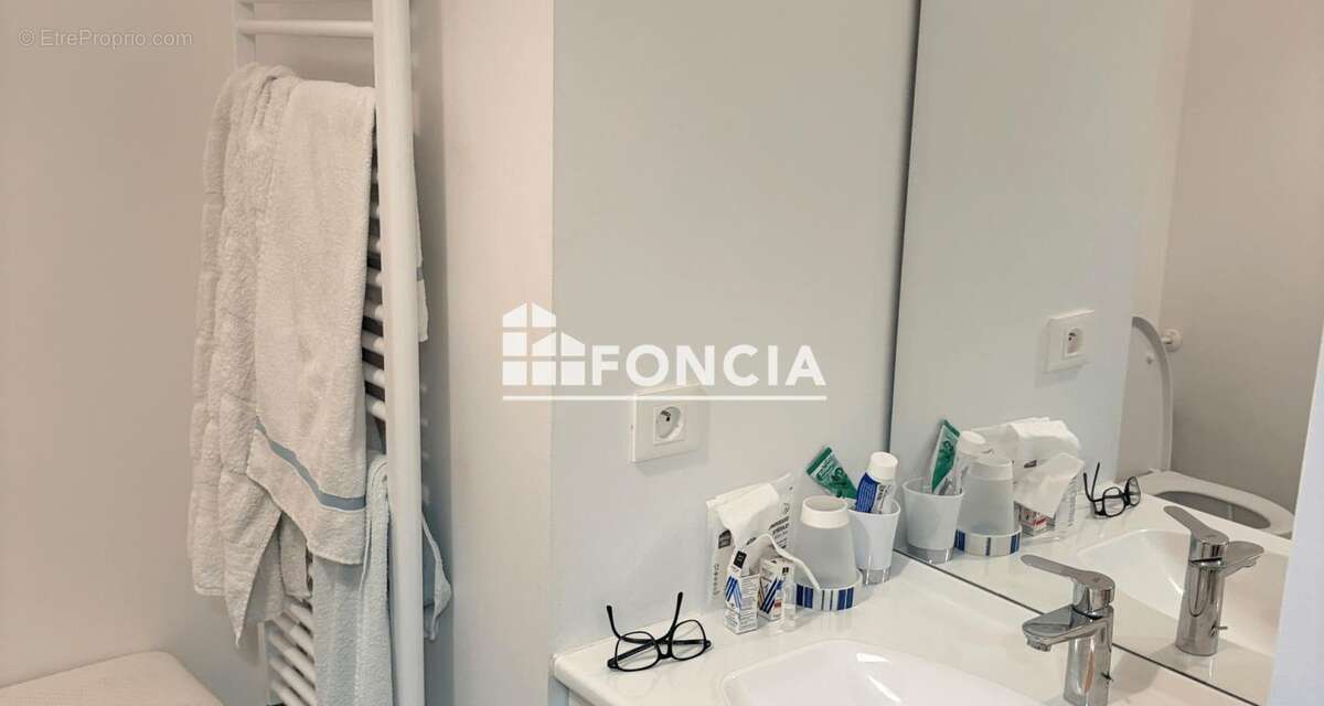 Appartement à MARSEILLE-5E