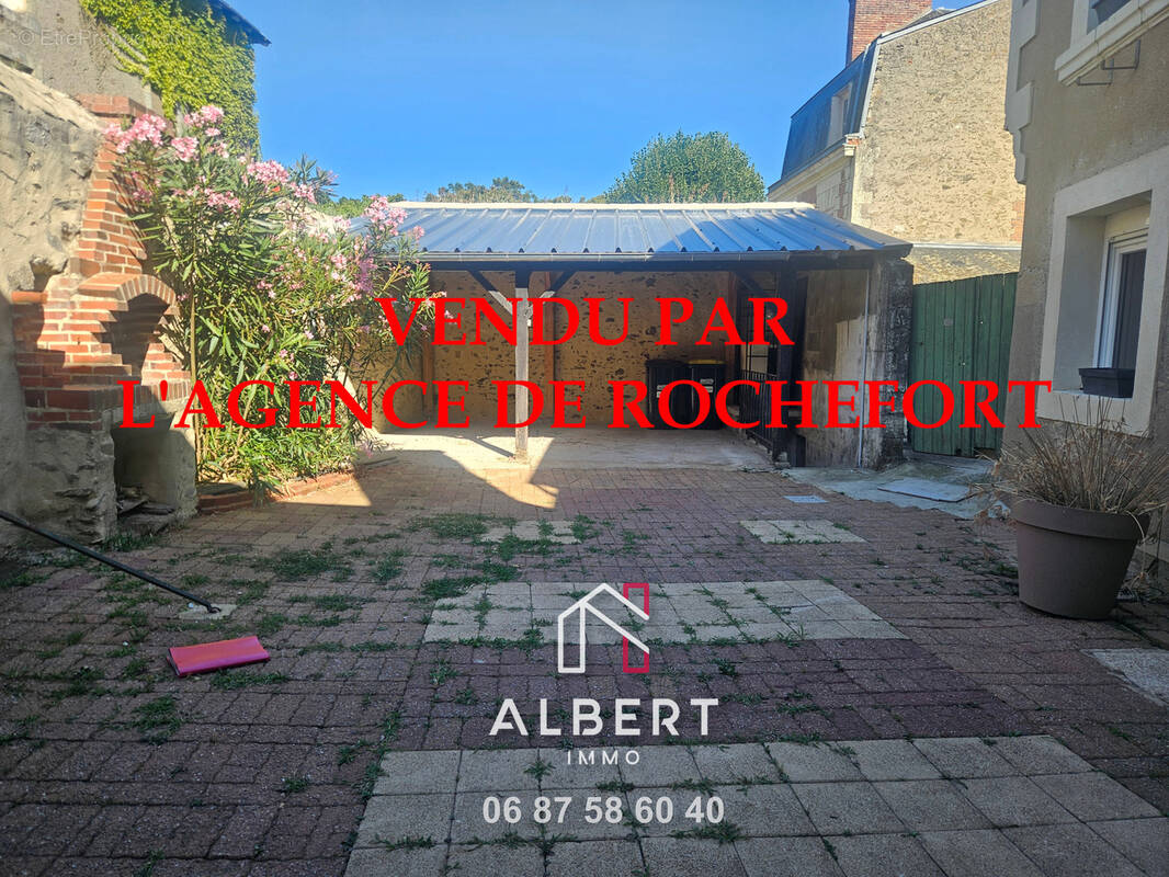 Maison à SAINT-LAMBERT-DU-LATTAY