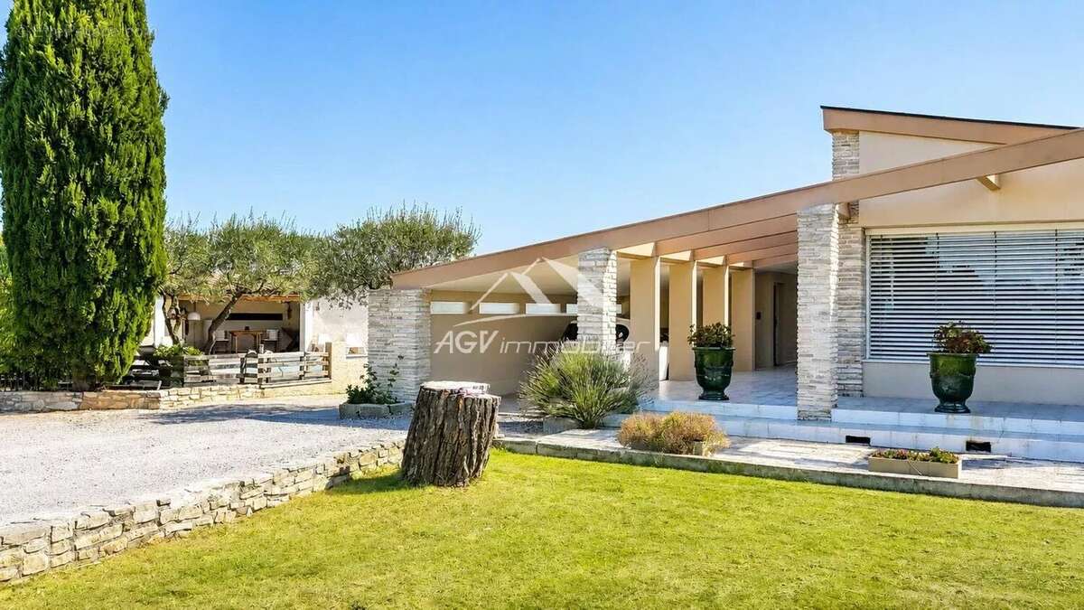 Maison d 'architecte de 200 m² habitable - piscine - 2540m² de terrain - 2 logements - photo 28