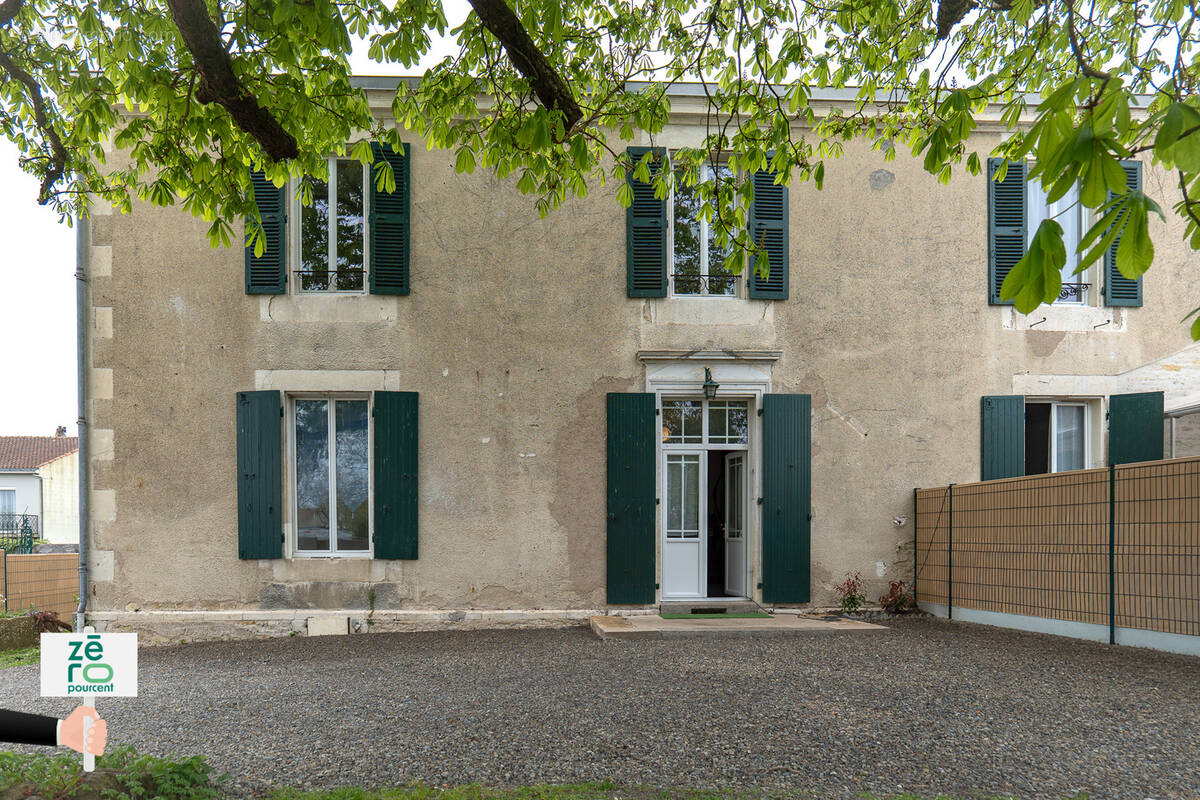 Maison à CHAMPAGNE-LES-MARAIS