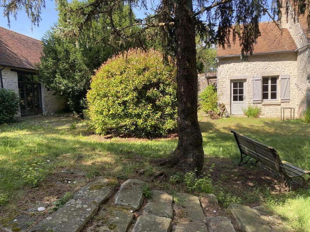 Maison à YEVRE-LA-VILLE