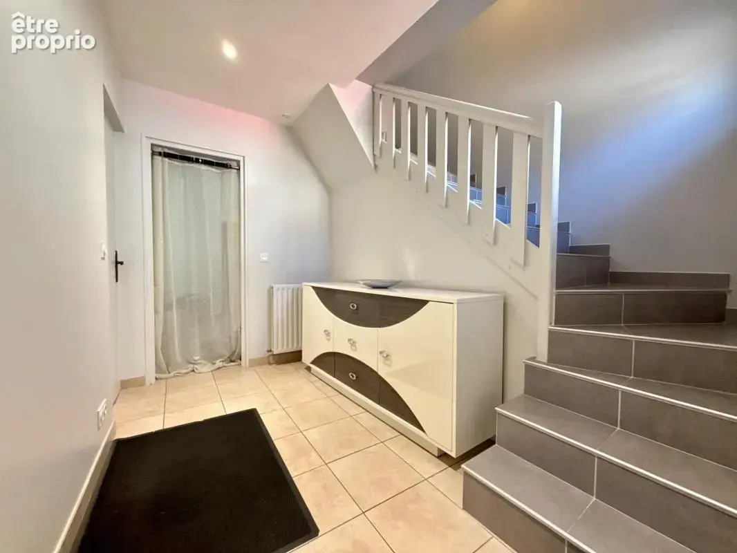 Maison de ville 84,06 m2 avec garage - Firminy centre / place Marquise - photo 6