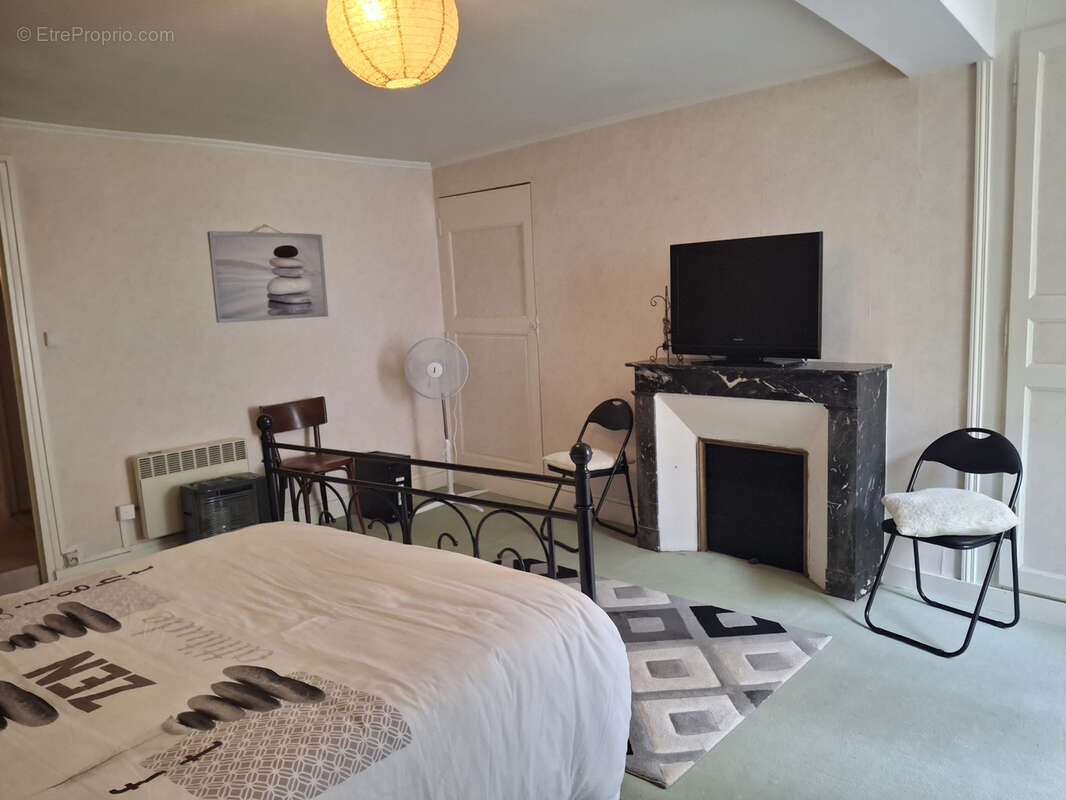 Special investisseur : appartement et garage bourgueil centre avec locataire. - photo 7