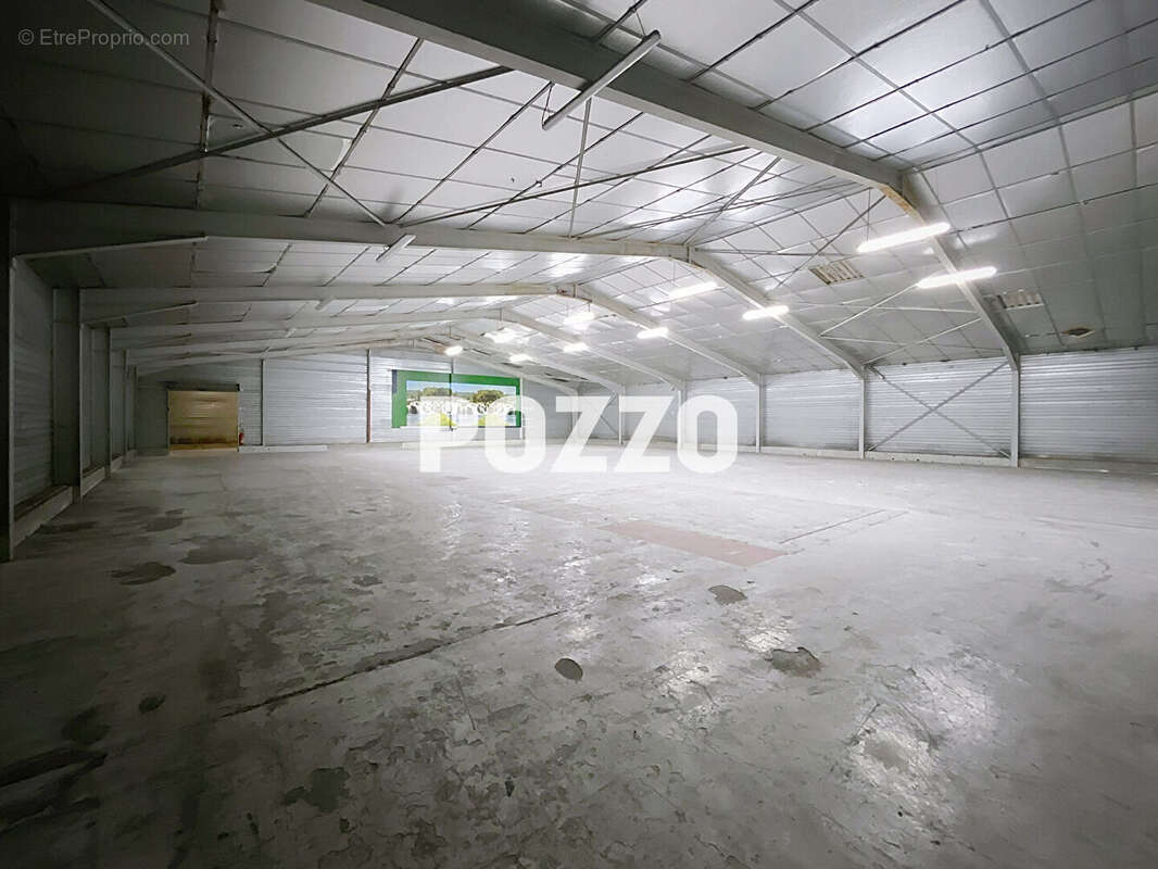 Commerce à VILLEDIEU-LES-POELES