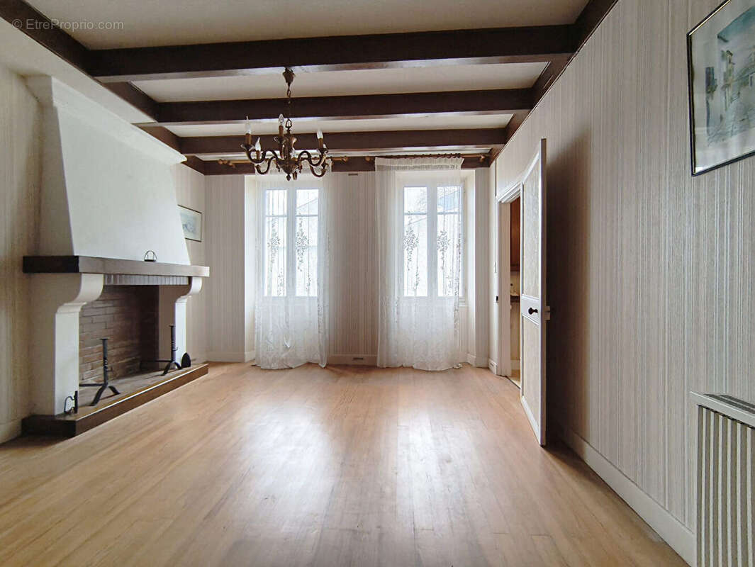 Maison à SAINT-SULPICE-DE-COGNAC