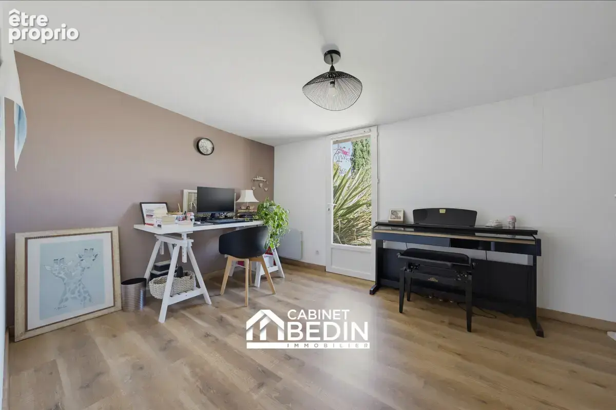 Maison 210 m² à Yvrac  - photo 4
