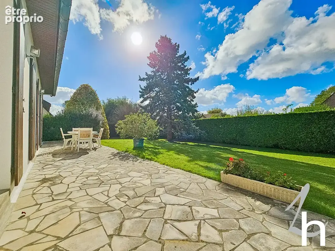 Hors lotissement - vie de plain pied - 5/6 chambres - sous sol - sud / ouest - 1046 m2 terrain - photo 2