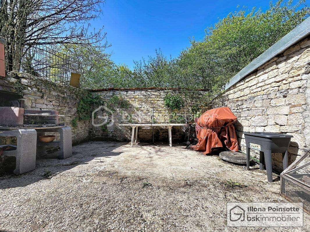 Maison avec terrasse, jardin et garage - photo 8