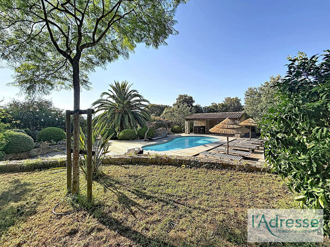 Propriété de caractère - 234 m² + 105 m² de volumes complémentaires dont un T2 indépendant - Piscine - Terrain 2600 m² - photo 15