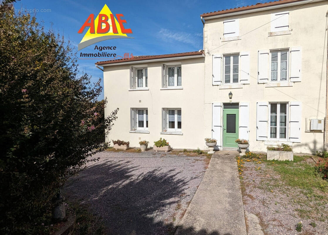 Photo 1 - Maison à FRONTENAY-ROHAN-ROHAN
