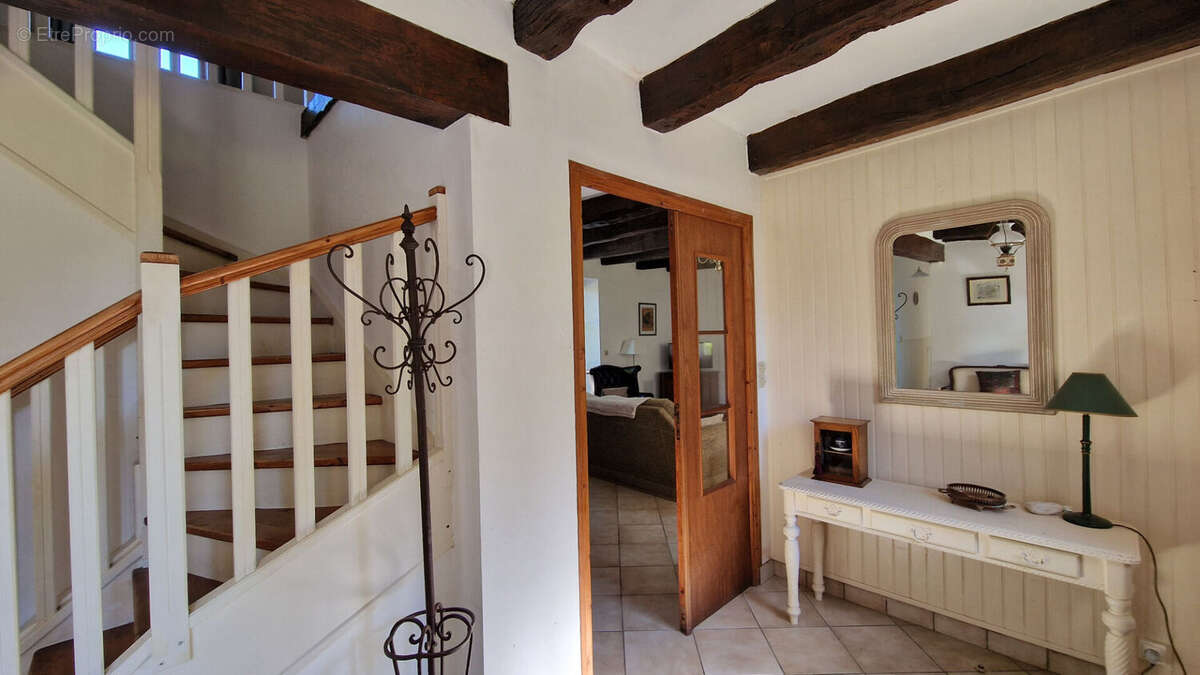 MORBIHAN Charmante maison de campagne de 4 chambres, 2 salles de bains, grand jardin, terrasse, parking - photo 7