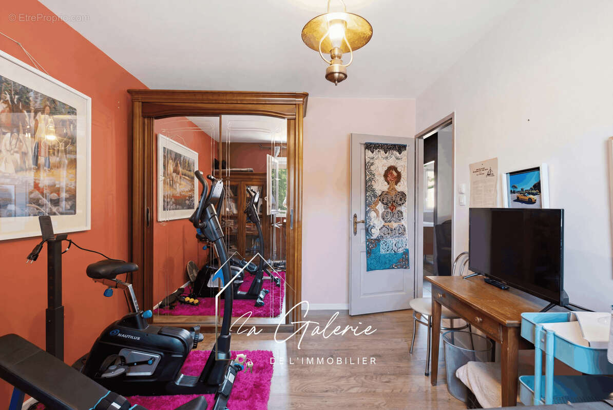 Rare a la vente belle maison situee sur saint martin le vinoux - photo 10