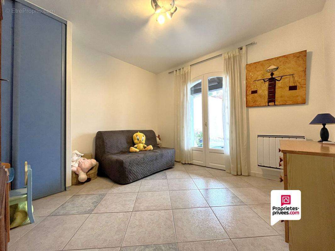 Villa T7 SAINT AUNES  de 210m² avec vue imprenable et piscine - photo 13