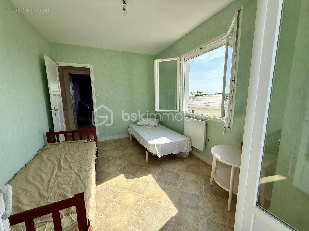 Appartement T3 de 54 m² – Centre-ville de Royan À seulement 5 minutes à pied de la plage ! - photo 9