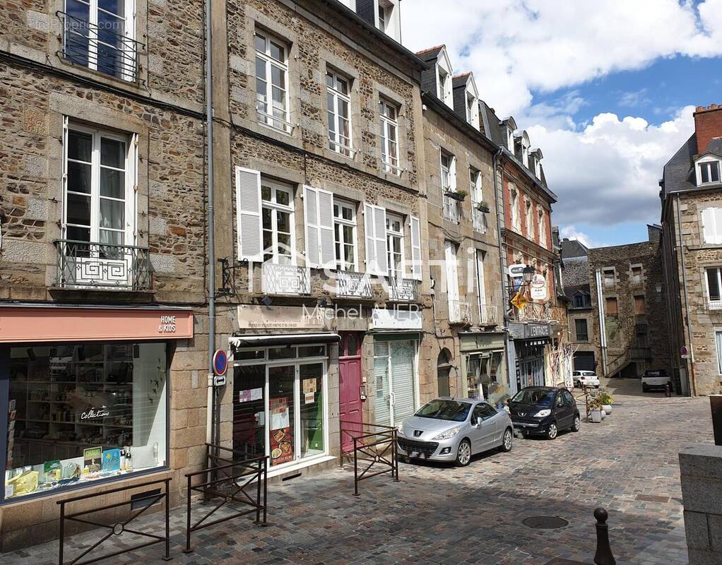 Photo 1 - Commerce à FOUGERES