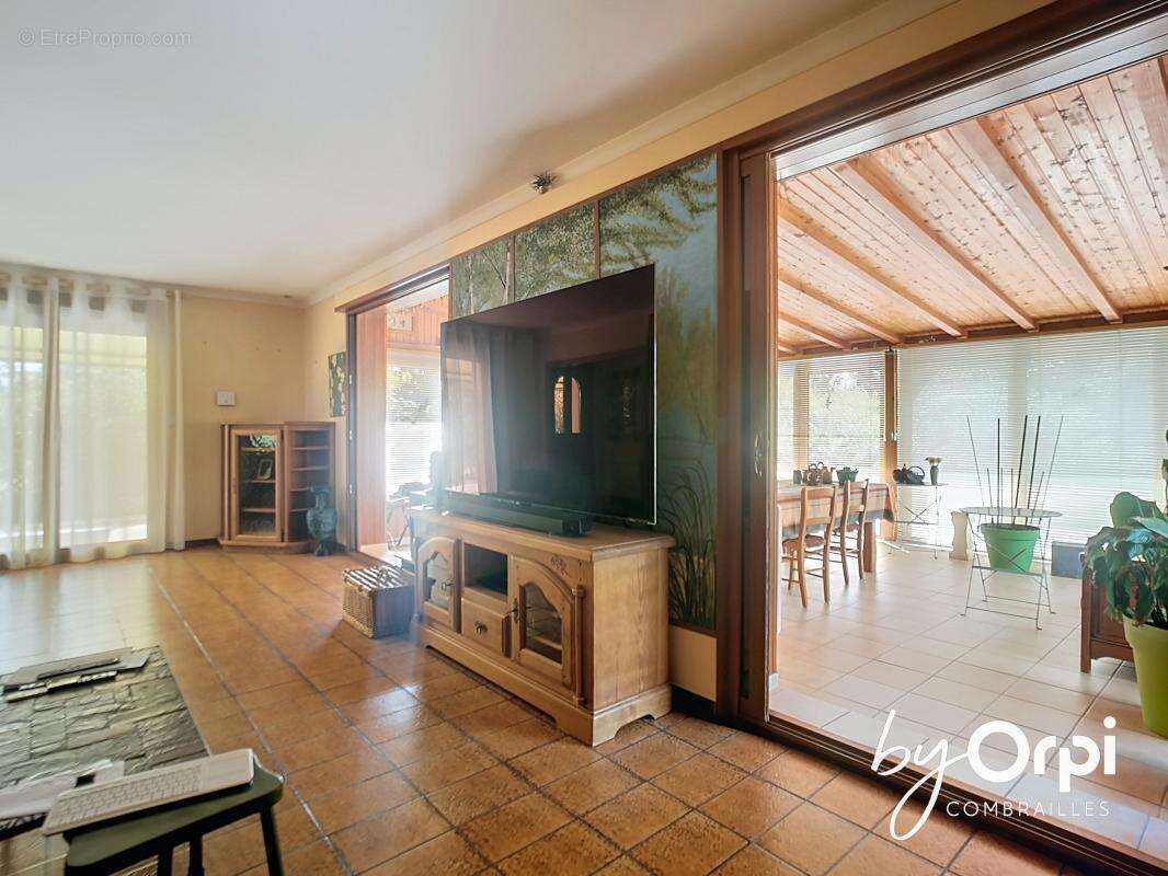 Maison à DURDAT-LAREQUILLE