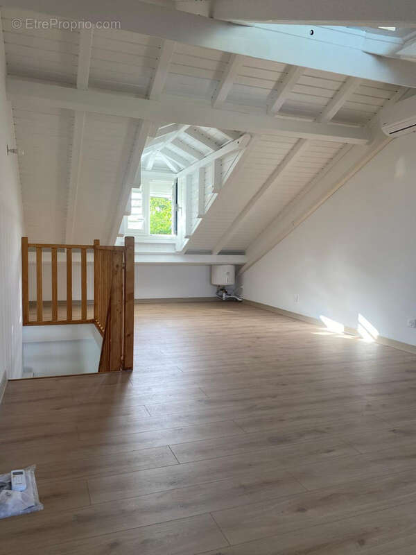 Appartement duplex entièrement rénové - photo 6
