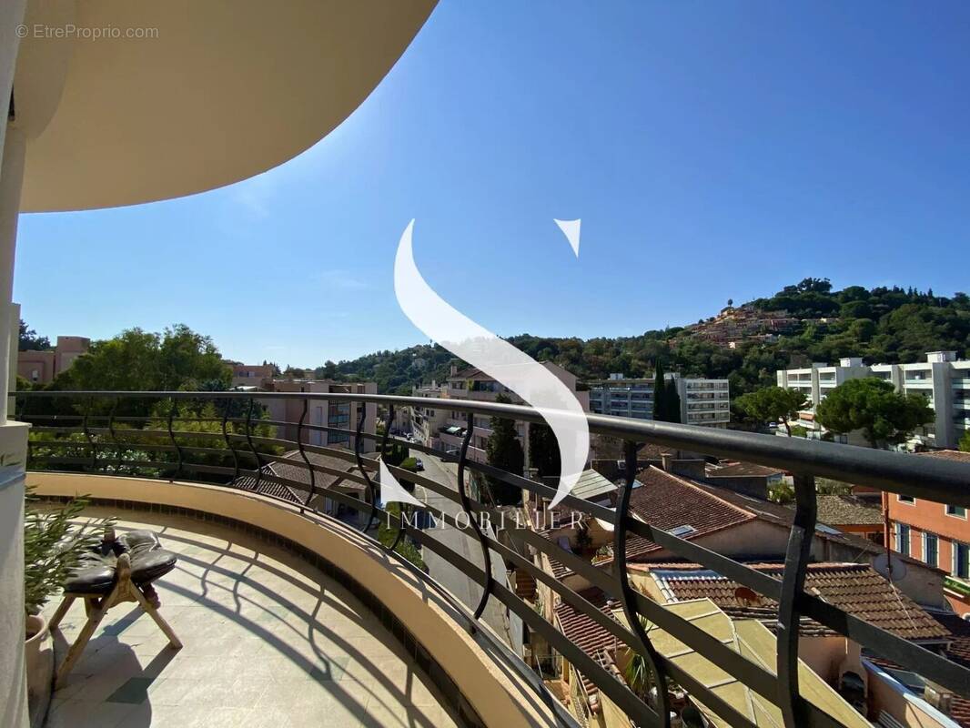 Appartement à VALLAURIS