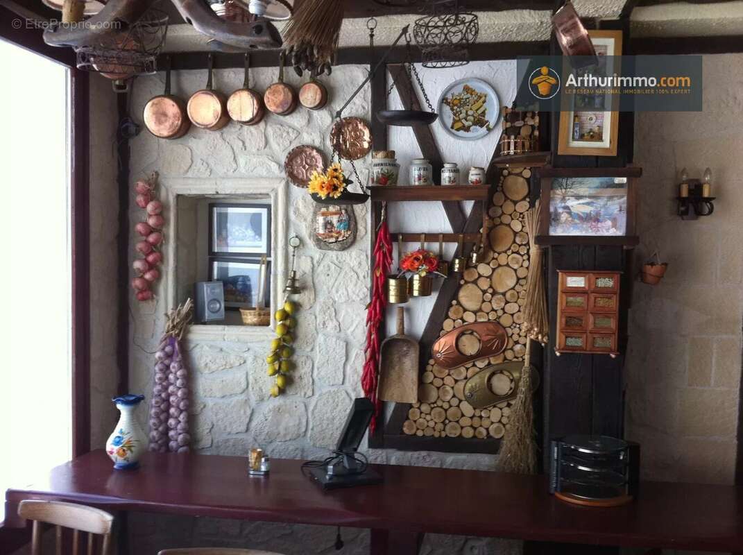 Commerce à MONTFERRIER