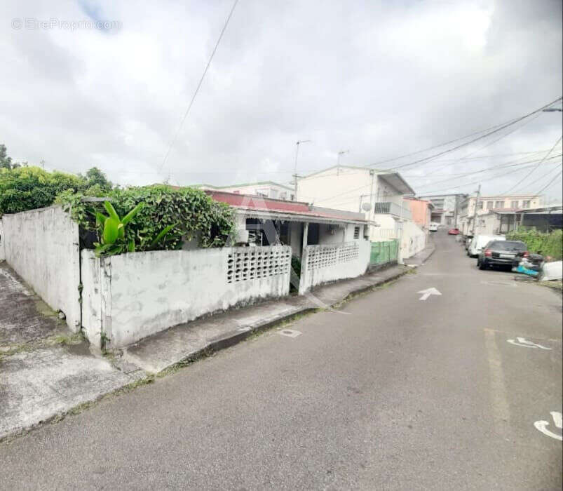 Maison individuelle Fort De France 3 pièce(s) 62 m2 à rénover avec fort potentiel !!! A SAISIR !!! - photo 8