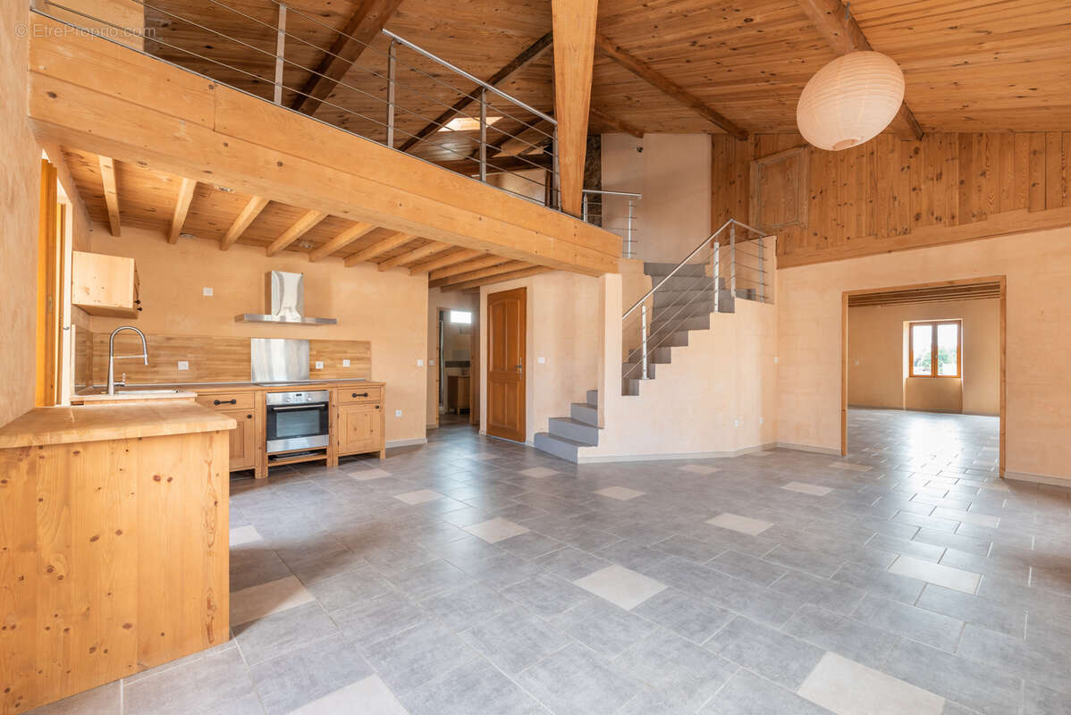 Appartement à CRAPONNE-SUR-ARZON