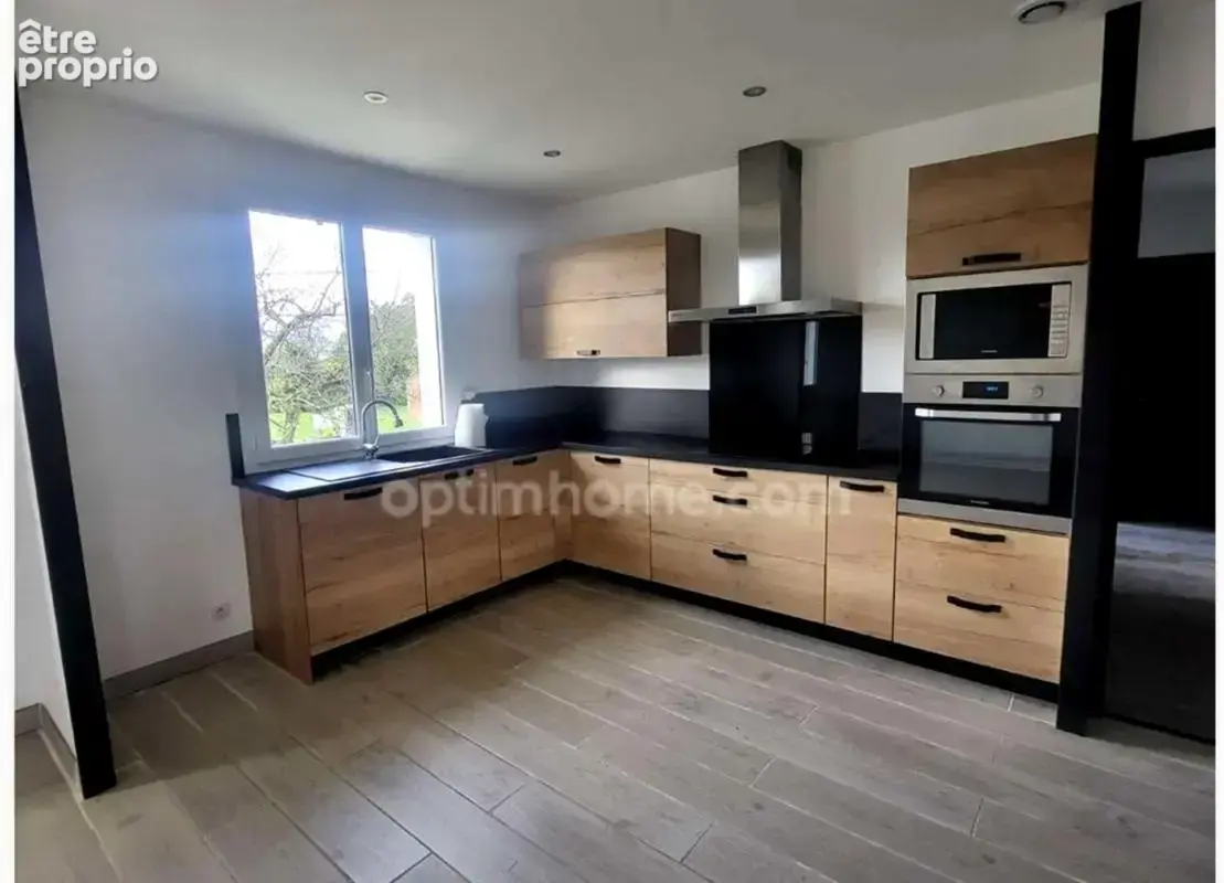 Maison rénovée avec 3 chambres, 1 200 m² de terrain et vue dégagée – Au calme ! - photo 2