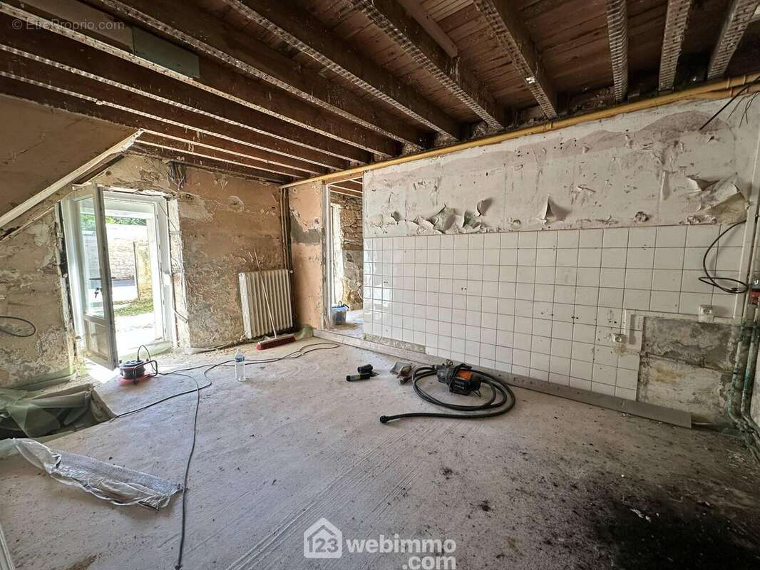 La cuisine de 15 m² - Maison à CHERET