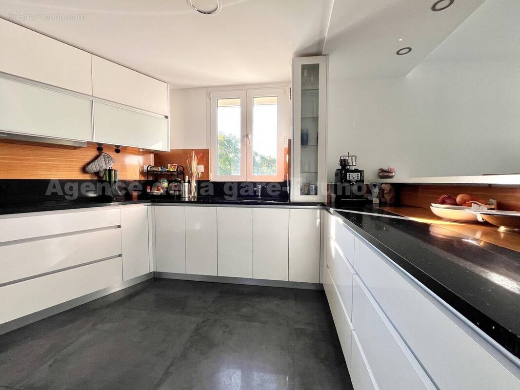 IMG_0582 - Appartement à BOUSSY-SAINT-ANTOINE