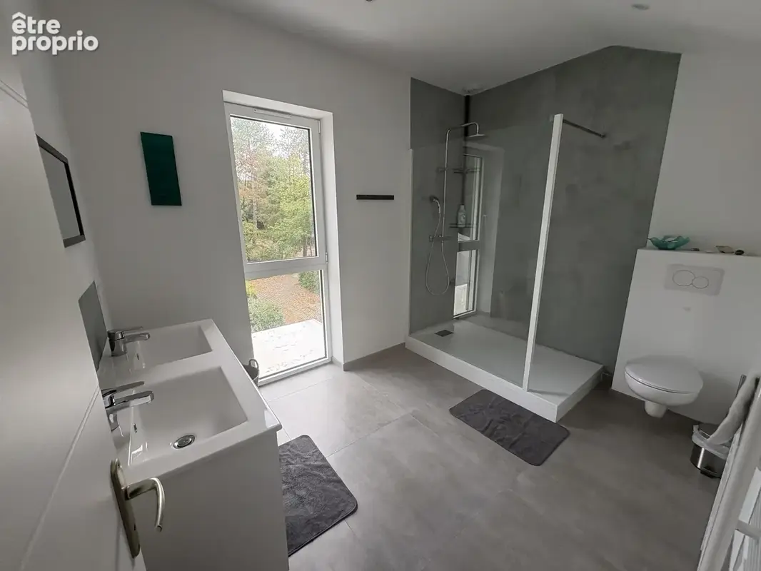 Bâtie sur 550 m2 dans un secteur calme, jolie villa récente de 4ch et 2 sdb - photo 12