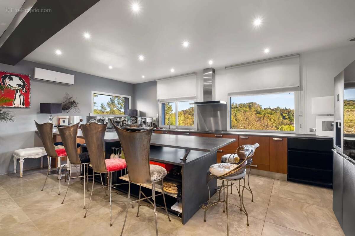 Maison à TASSIN-LA-DEMI-LUNE