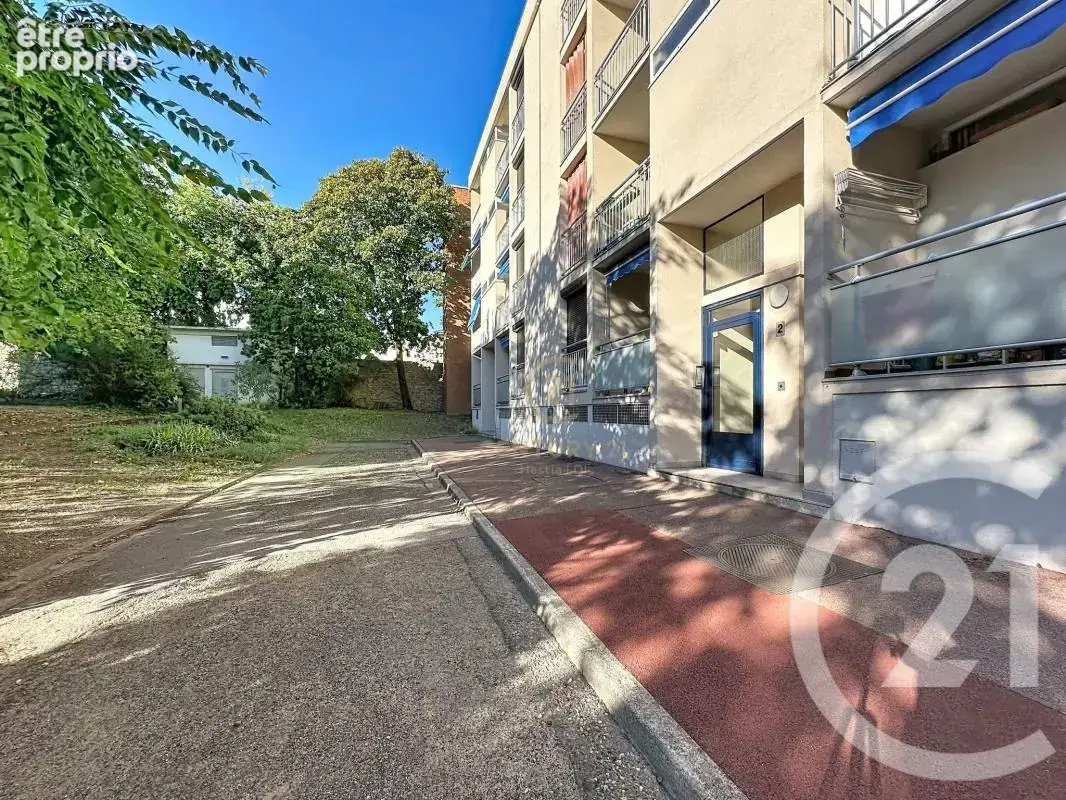 Appartement à SAINT-GENIS-LAVAL