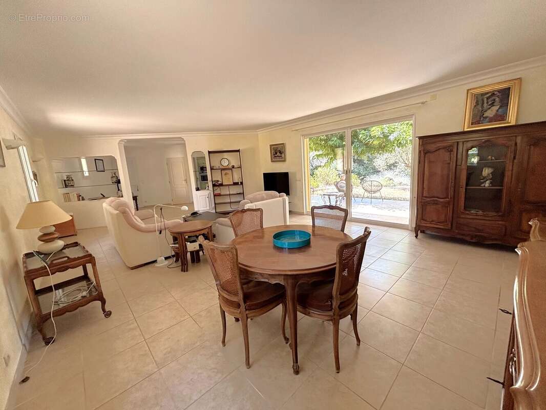 Draguignan villa plain pied t5 132 m2  3 chambres piscine garages - photo 5