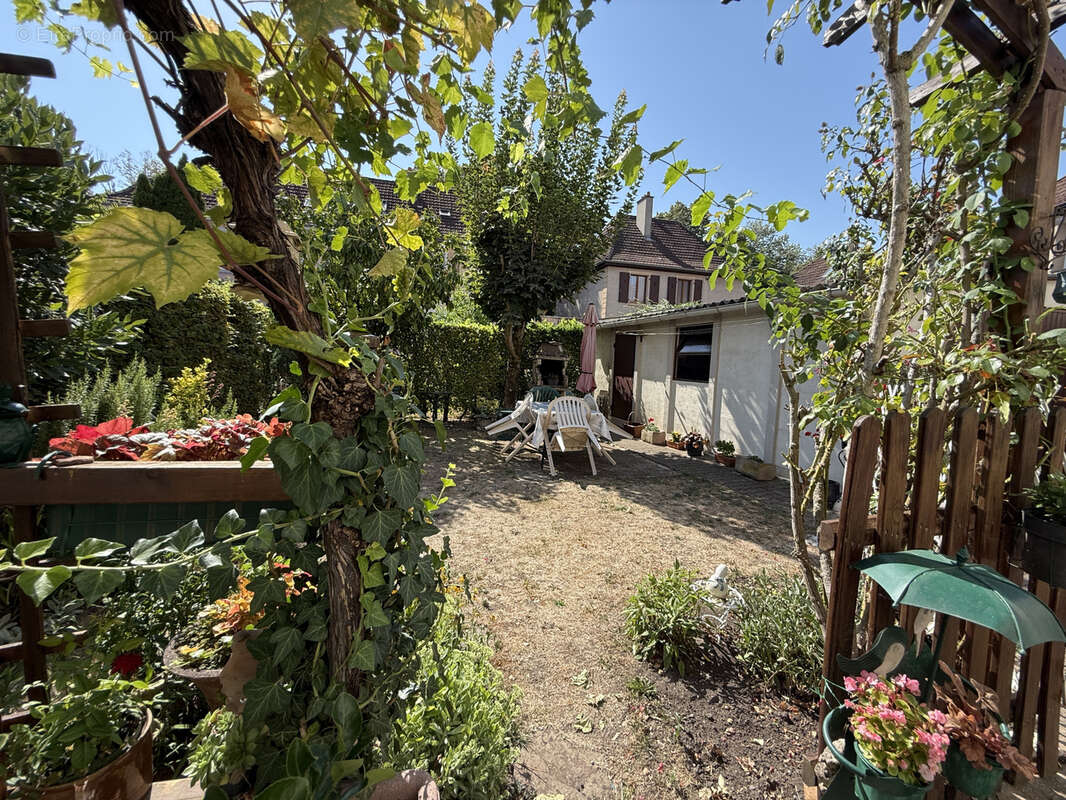 Mulhouse maison 6 pieces au calme de 120 m2 avec comble aménageable sur 2.88 ares clos et arboré - photo 3