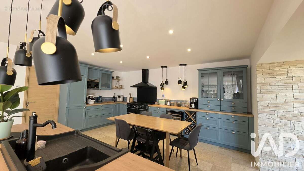 Maison 240 m² à Charrais  - photo 3