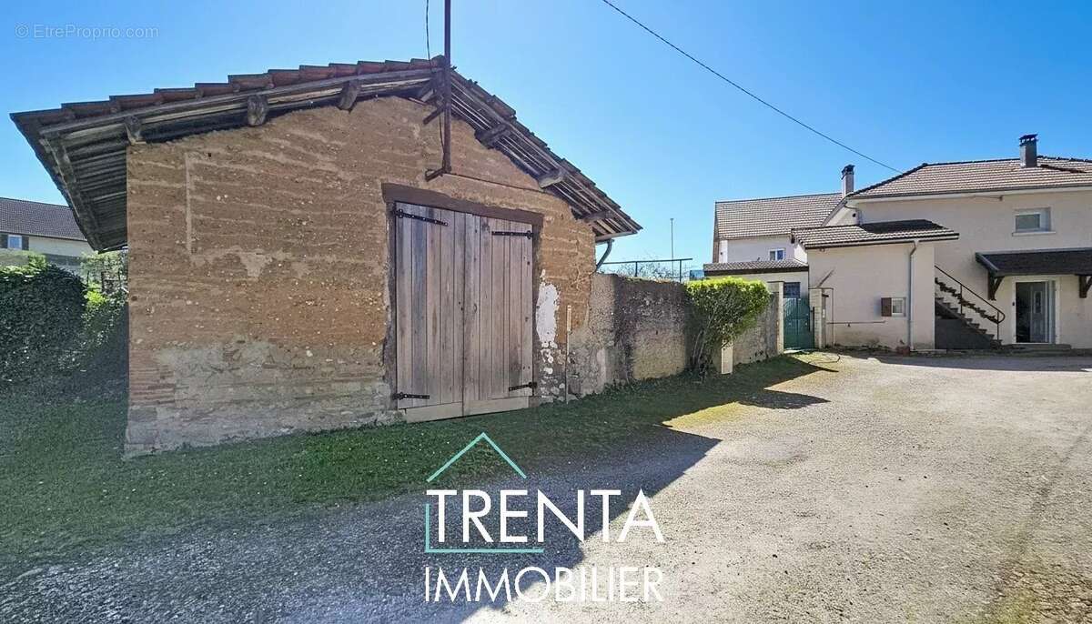 Maison à LA TOUR-DU-PIN